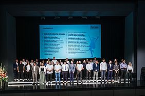 Alle Preisträger bei der Graduiertenfeier der Hochschule Esslingen