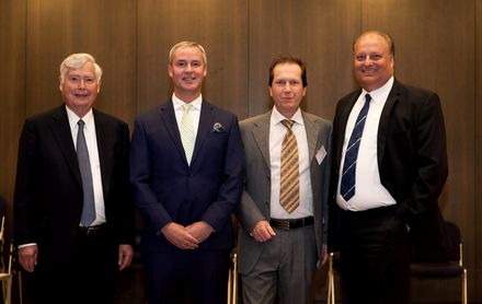 Gruppenbild mit vier Männern