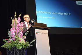 Esslinger Rektor hält eine Ansprache