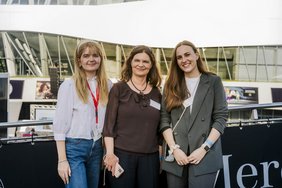 Drei Mitarbeiterinnen der Hochschule beim Sommernachtskonzert