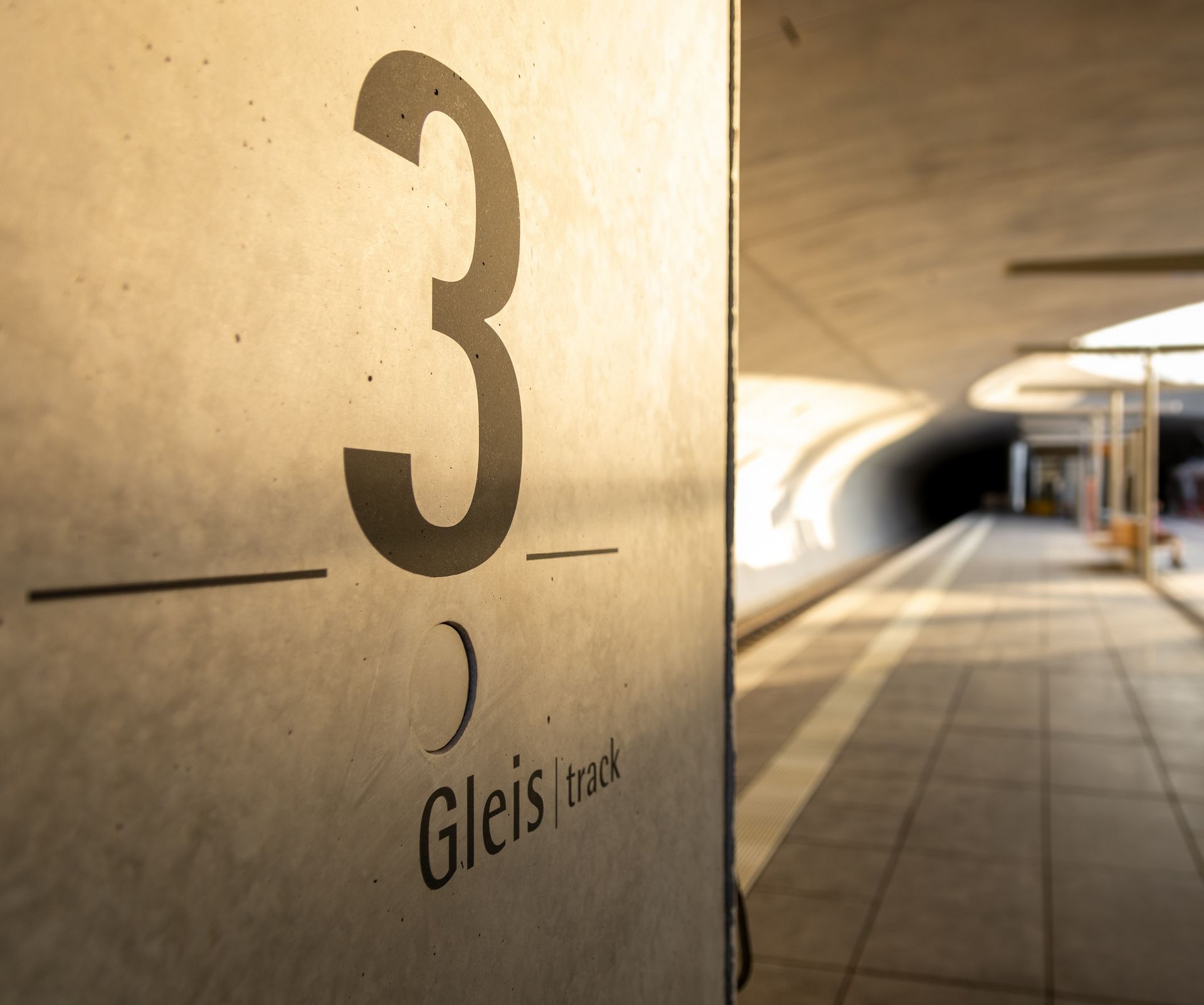 Leerer Bahnsteig in Stuttgart