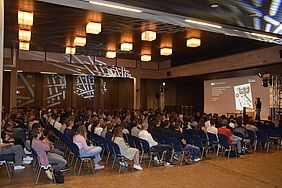 Aula der Hochschule Esslingen mit Gästen