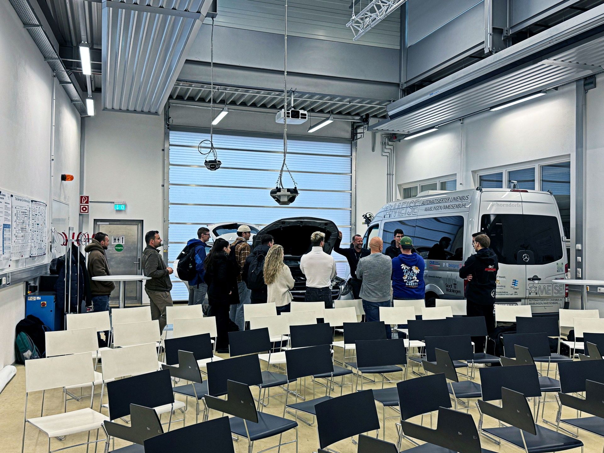 Diskussionen in der Werkstatt - Fahrzeugbau