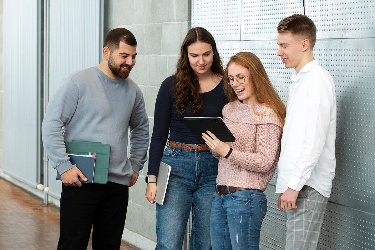 Studierende der Fakultät Maschinen und Systeme