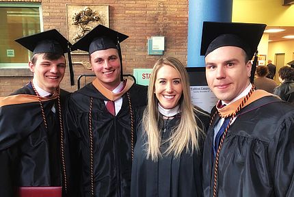 Gruppenbild von Studenten in der Gannon University 