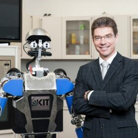 Michael Decker vom Karlsruher Institut für Technologie trägt in der Reihe des Studium Generale vor.