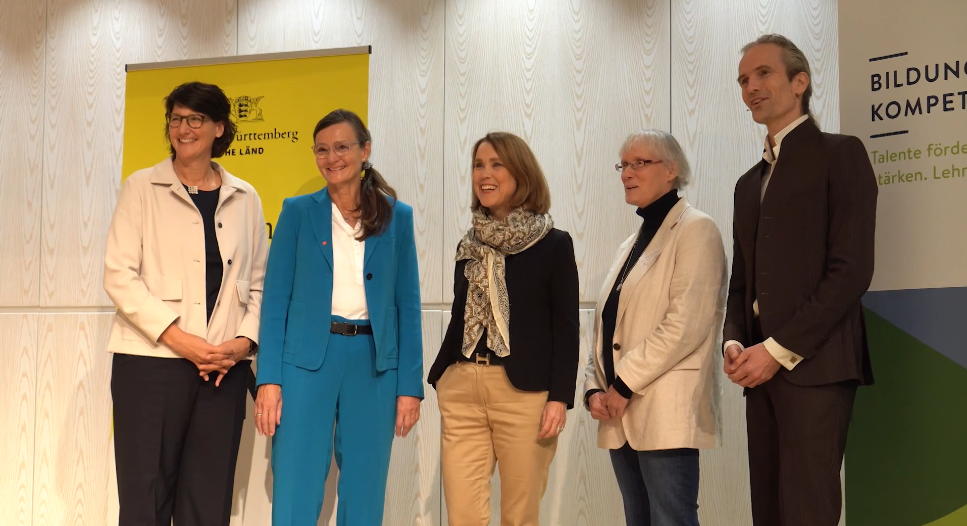 Andrea Frank, Prof. Dr. Katja Rade, Ministerin Petra Olschowski, Prof. Dr. Korinna Huber, Malte Persike (von links nach rechts)