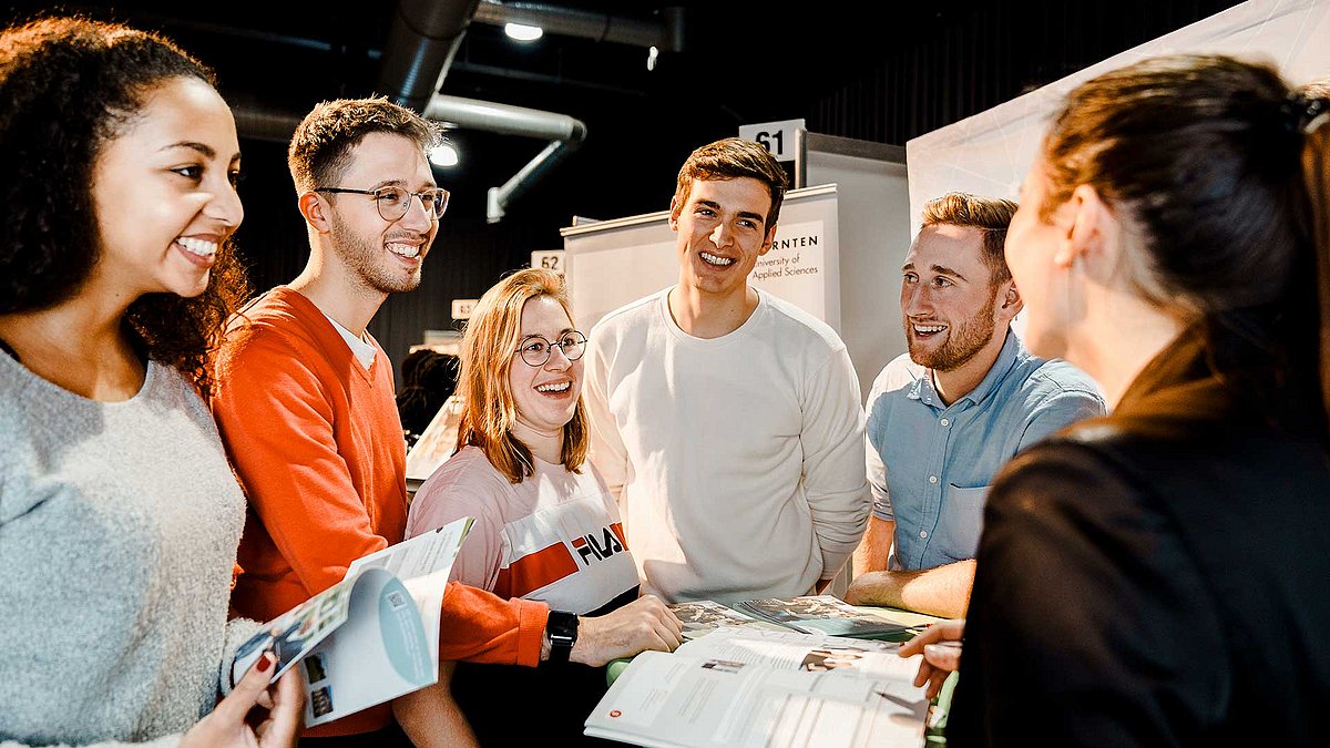 Bei der bachleor and More erfahren Interessierte alles Rund um die Studiengänge der Hochschule Esslingen.