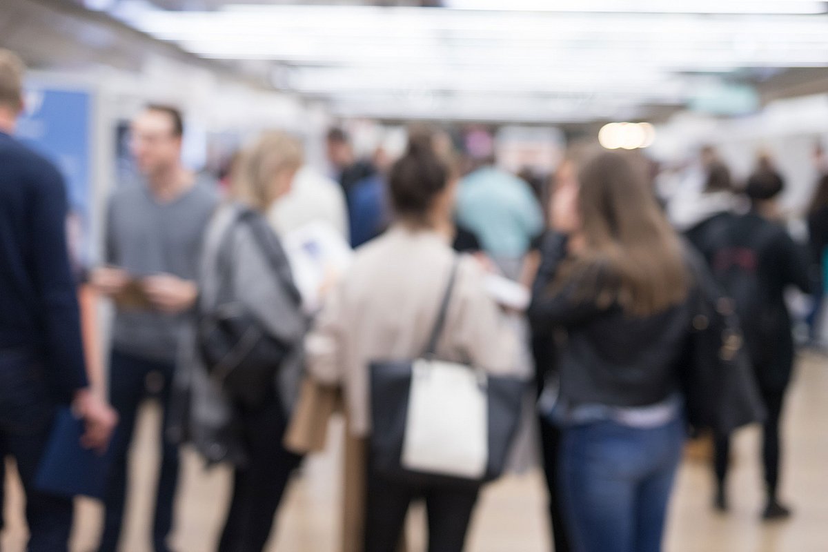 Auf der Messe können Studieninterssierte die Studiengänge der Hochschule Esslingen kennenlernen.
