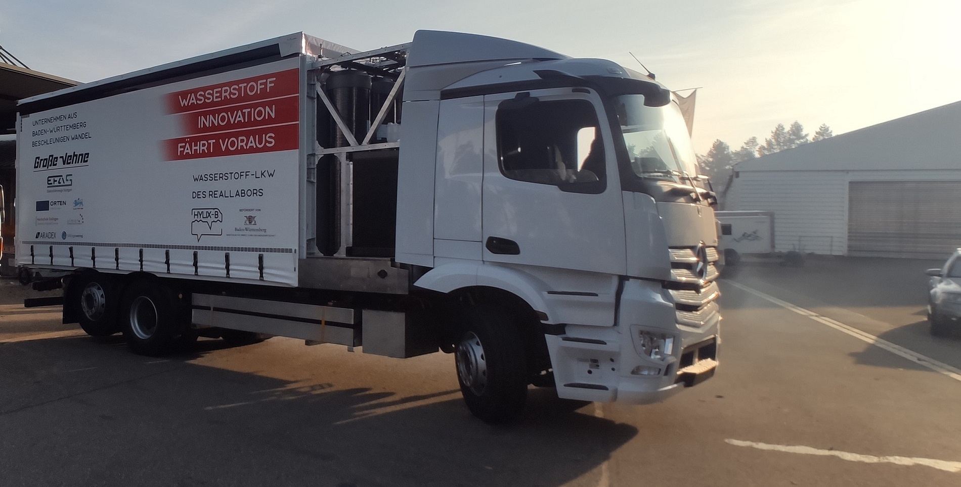 Lastwagen mit Aufschrift