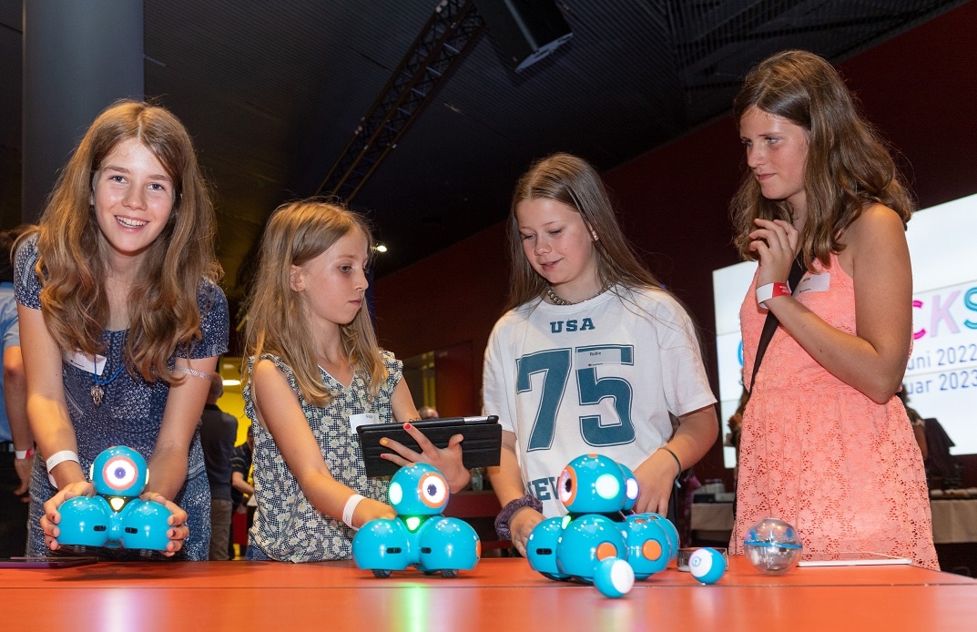 Vier Schülerinnen beim Esslinger Girls' Digital Camps