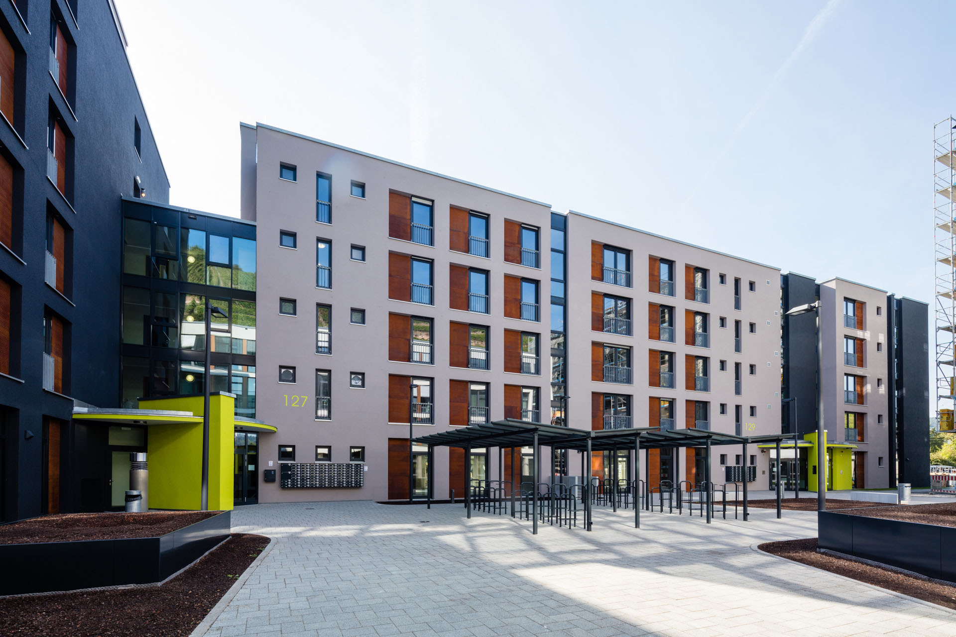 Das Wohnheim Rossneckar 2 in Esslingen von außen.