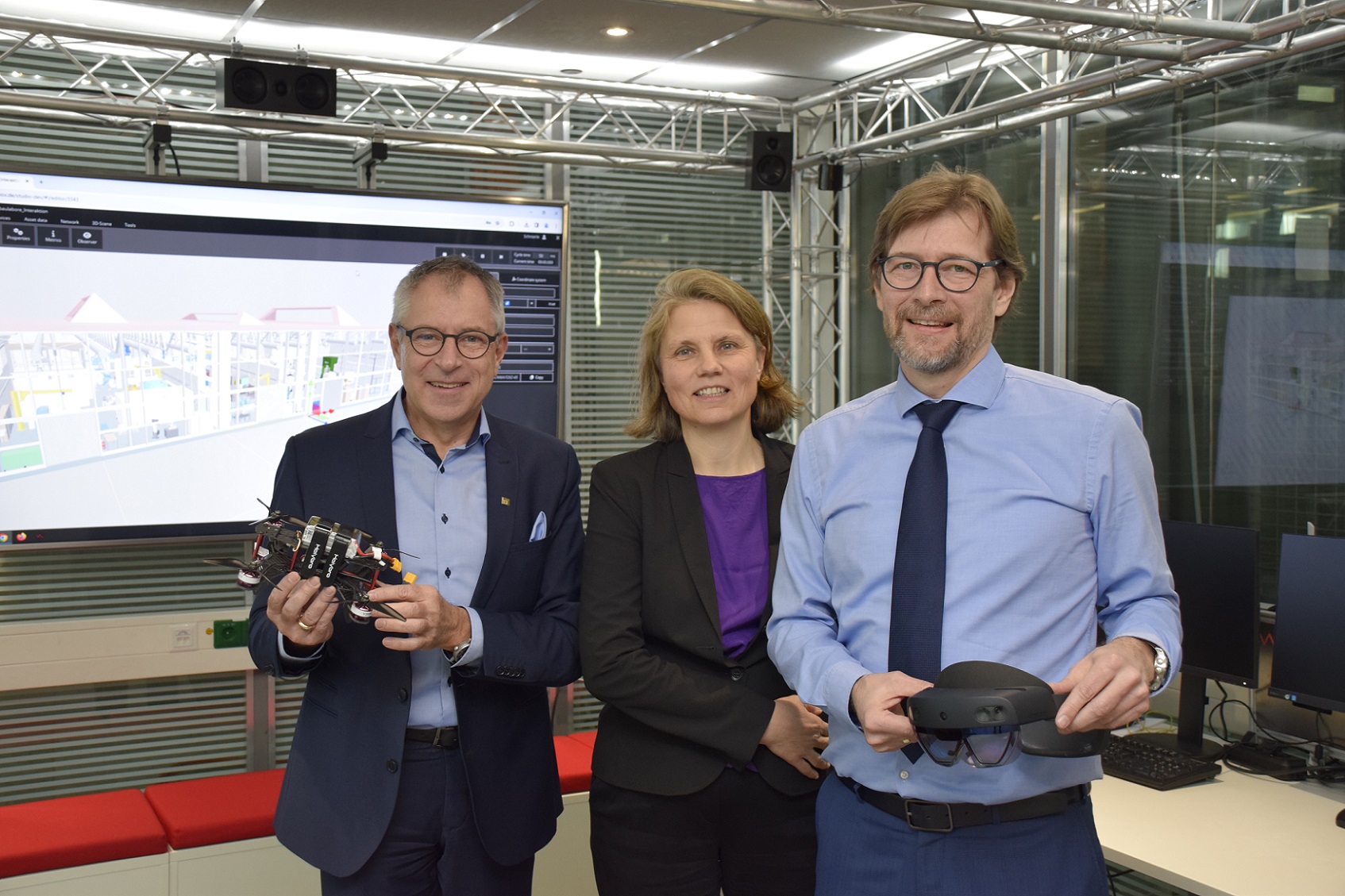 Gruppenfoto im Virtual Automation Lab