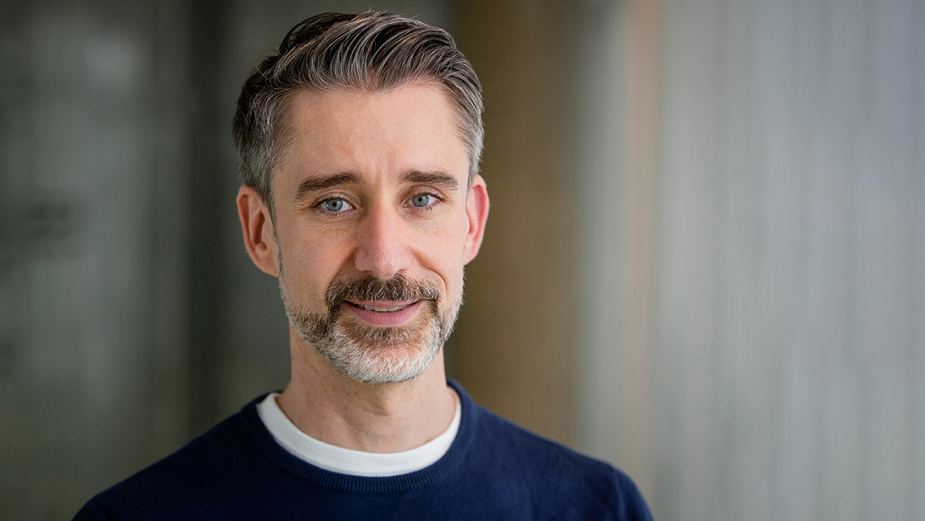 Alumni des Studiengangs Pflege/Pflegemanagement Patrick Roigk im Portrait.